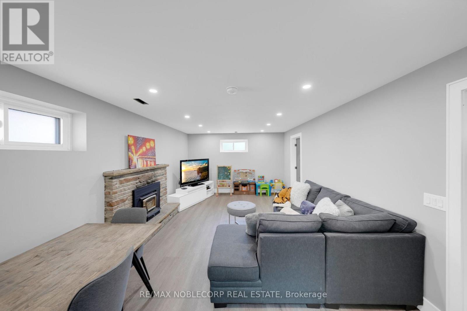 2515 Hensall Street, Mississauga, Ontario  L5A 2T1 - Photo 16 - W12600714