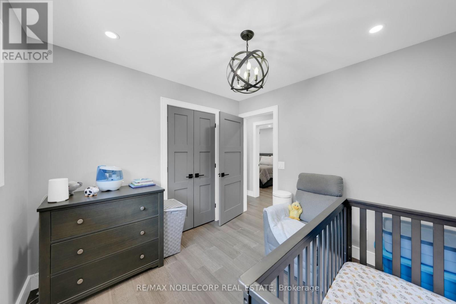 2515 Hensall Street, Mississauga, Ontario  L5A 2T1 - Photo 6 - W12600714