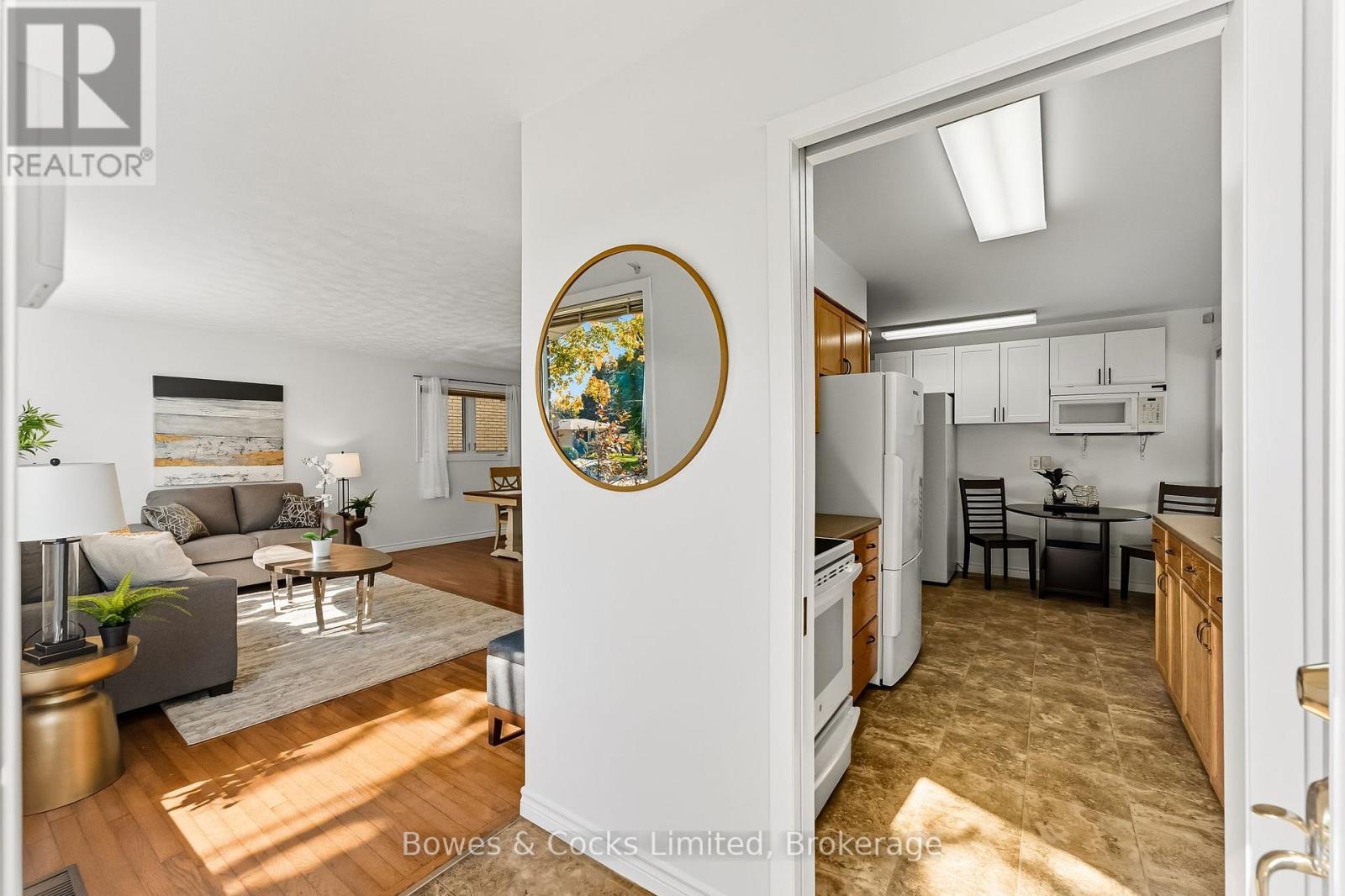 540 Montcalm Drive, Peterborough, Ontario  K9H 6S7 - Photo 4 - X12447159