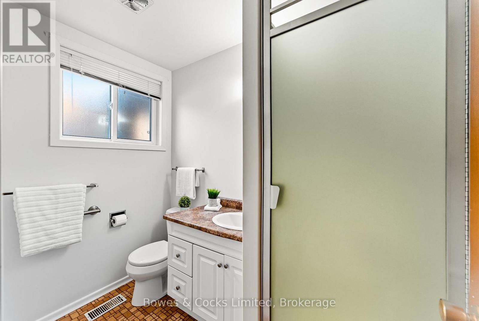 540 Montcalm Drive, Peterborough, Ontario  K9H 6S7 - Photo 33 - X12447159