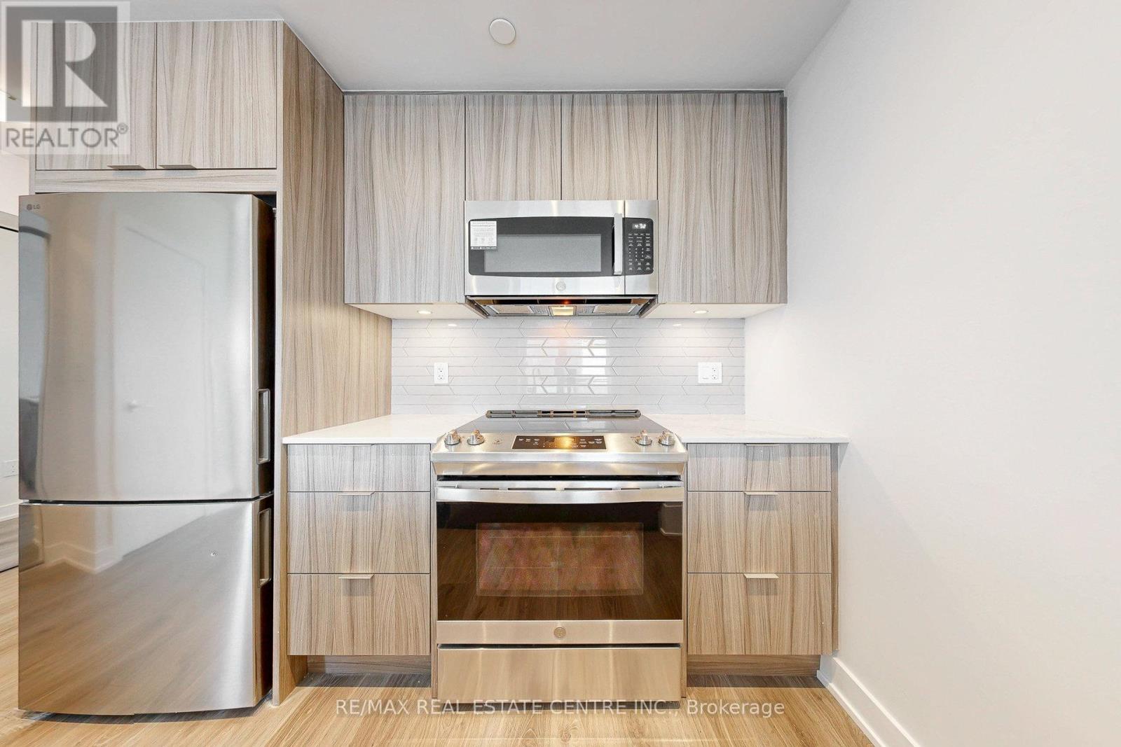 1403 - 430 Square One Drive, Mississauga, Ontario  L5B 0L6 - Photo 15 - W12587694