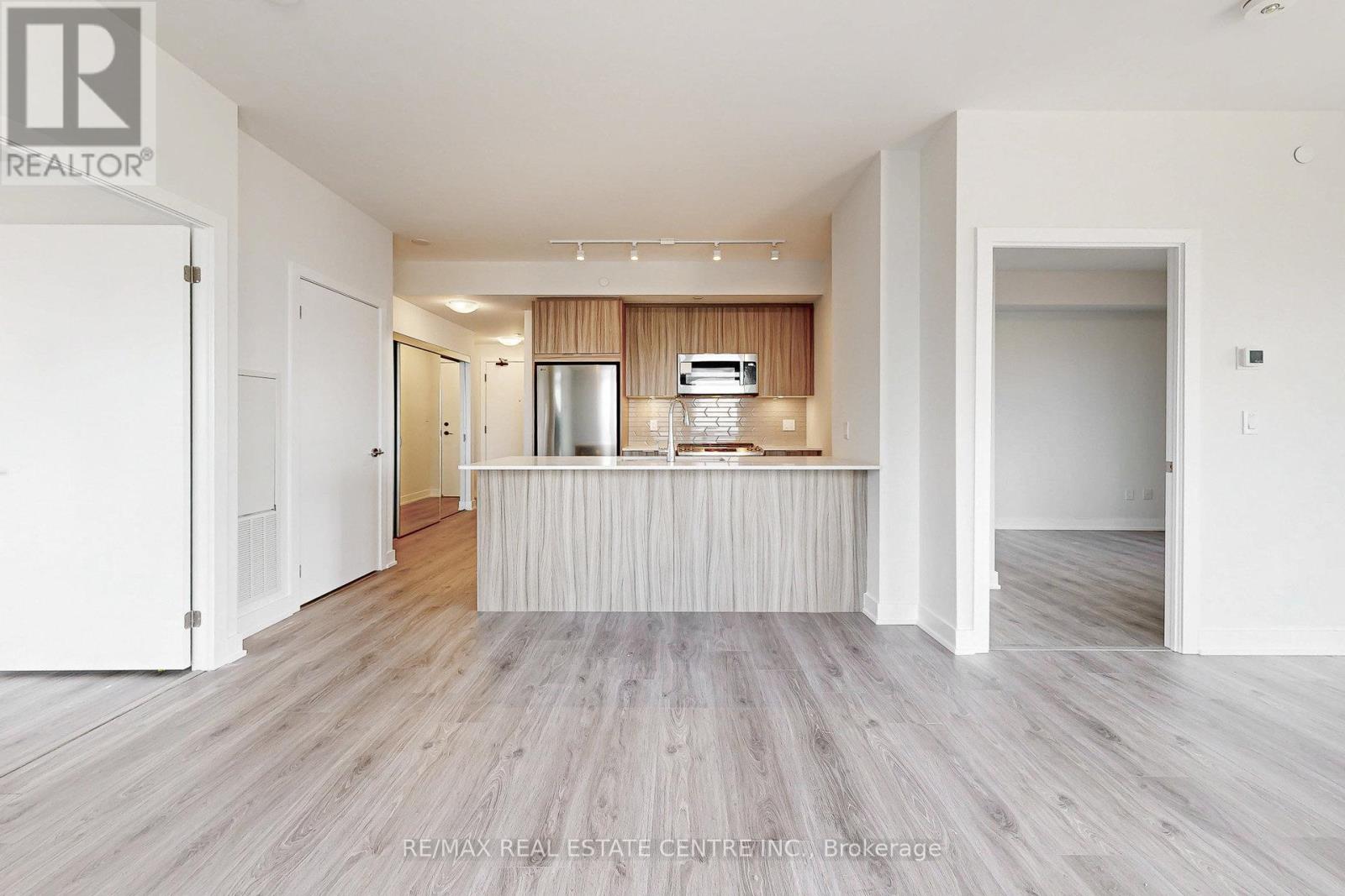 1403 - 430 Square One Drive, Mississauga, Ontario  L5B 0L6 - Photo 17 - W12587694