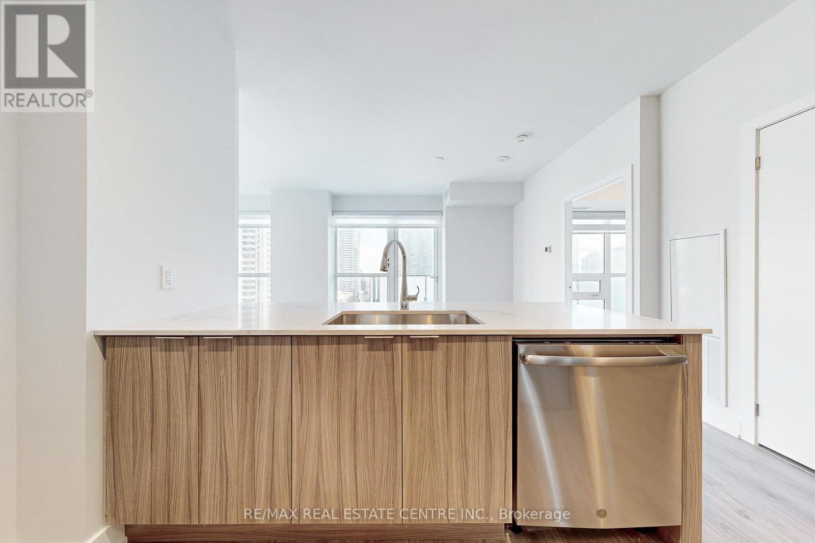 1403 - 430 Square One Drive, Mississauga, Ontario  L5B 0L6 - Photo 16 - W12587694