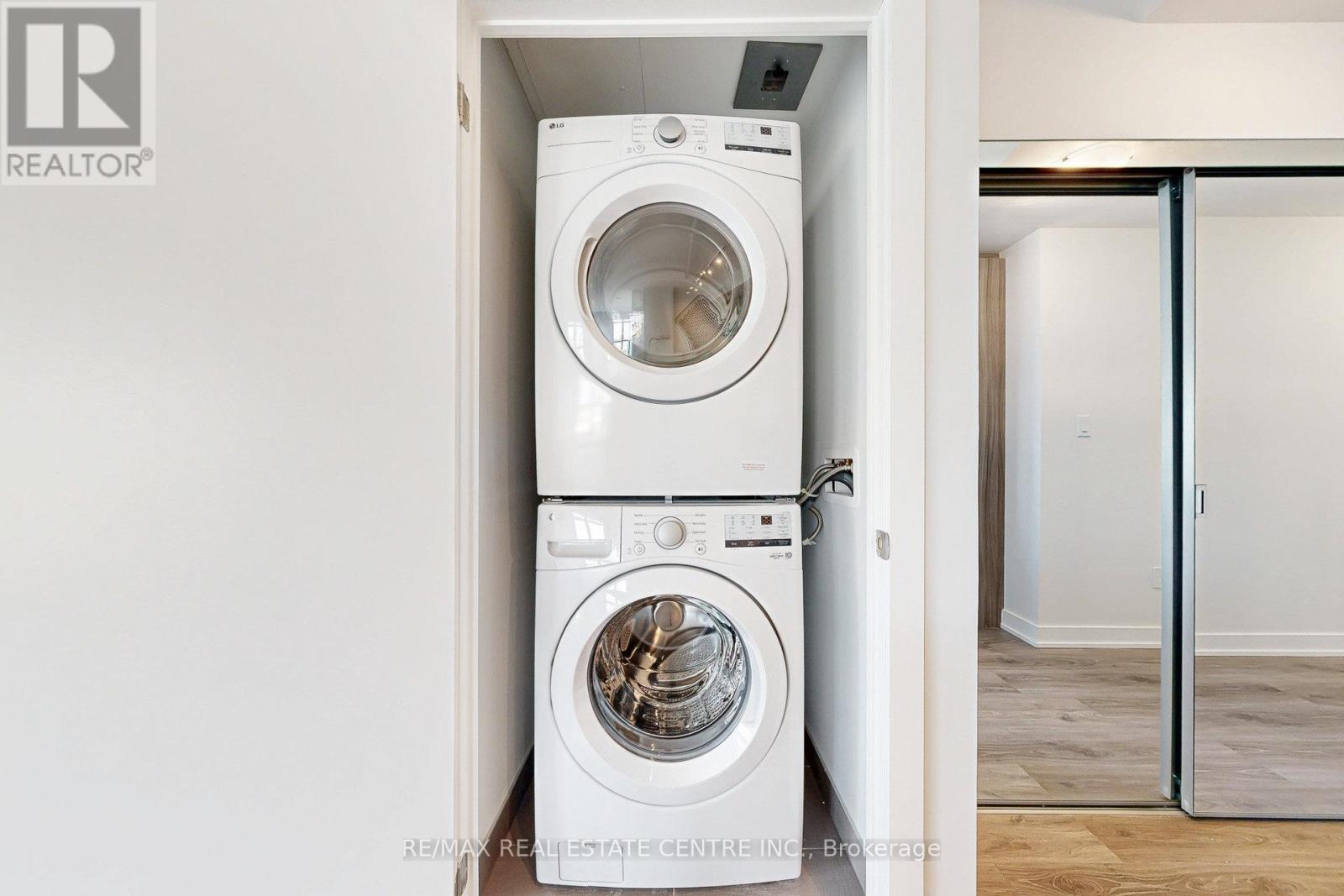 1403 - 430 Square One Drive, Mississauga, Ontario  L5B 0L6 - Photo 30 - W12587694