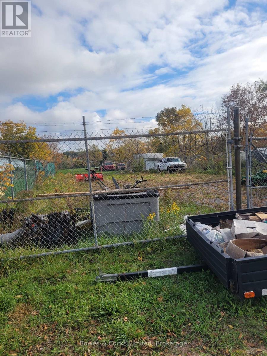 200 Lindsay Street S, Kawartha Lakes, Ontario  K9V 2N3 - Photo 4 - X12479167