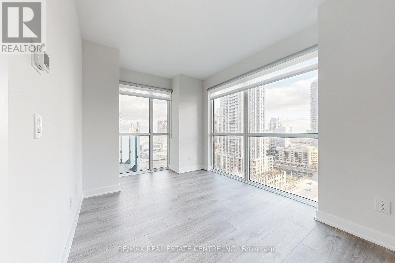 1403 - 430 Square One Drive, Mississauga, Ontario  L5B 0L6 - Photo 19 - W12587694