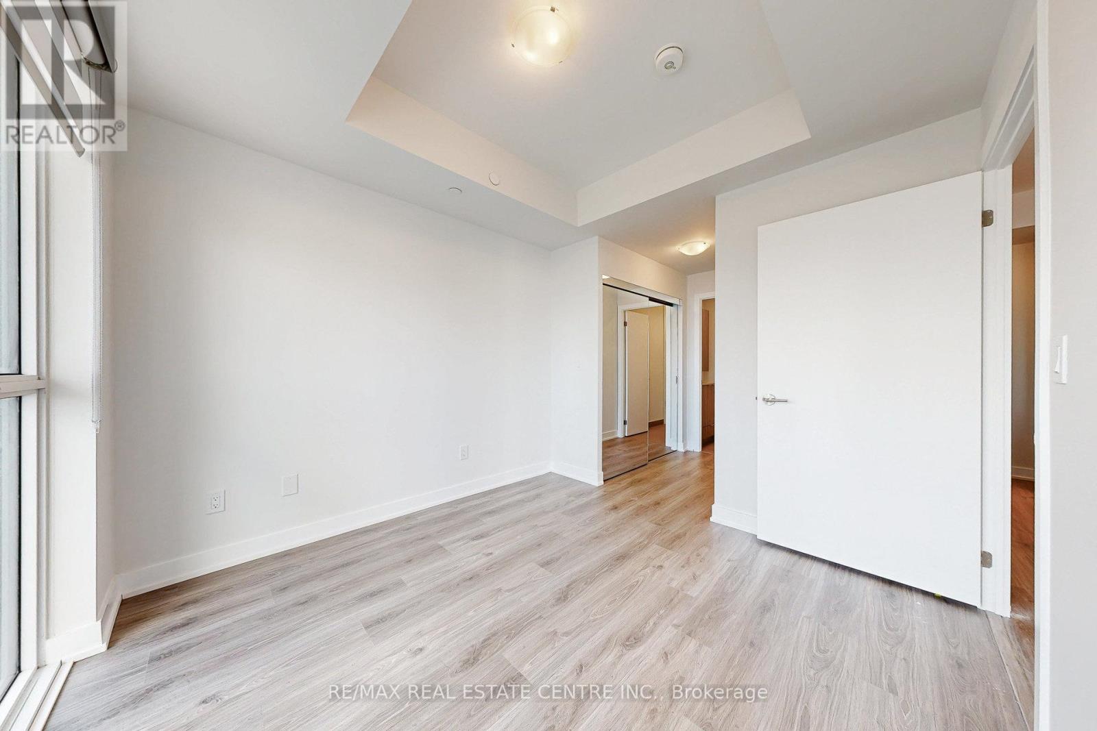 1403 - 430 Square One Drive, Mississauga, Ontario  L5B 0L6 - Photo 28 - W12587694