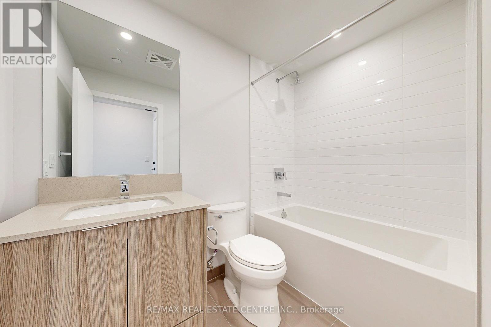 1403 - 430 Square One Drive, Mississauga, Ontario  L5B 0L6 - Photo 11 - W12587694