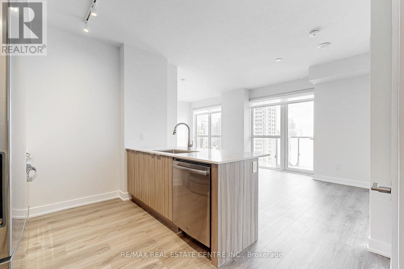 1403 - 430 Square One Drive, Mississauga, Ontario  L5B 0L6 - Photo 12 - W12587694