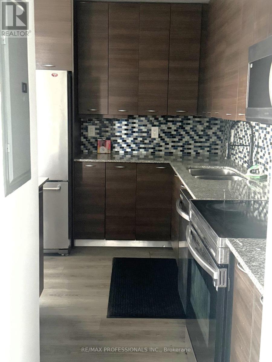 318 Spruce Street, Waterloo, Ontario  N2L 0E9 - Photo 5 - X12600710