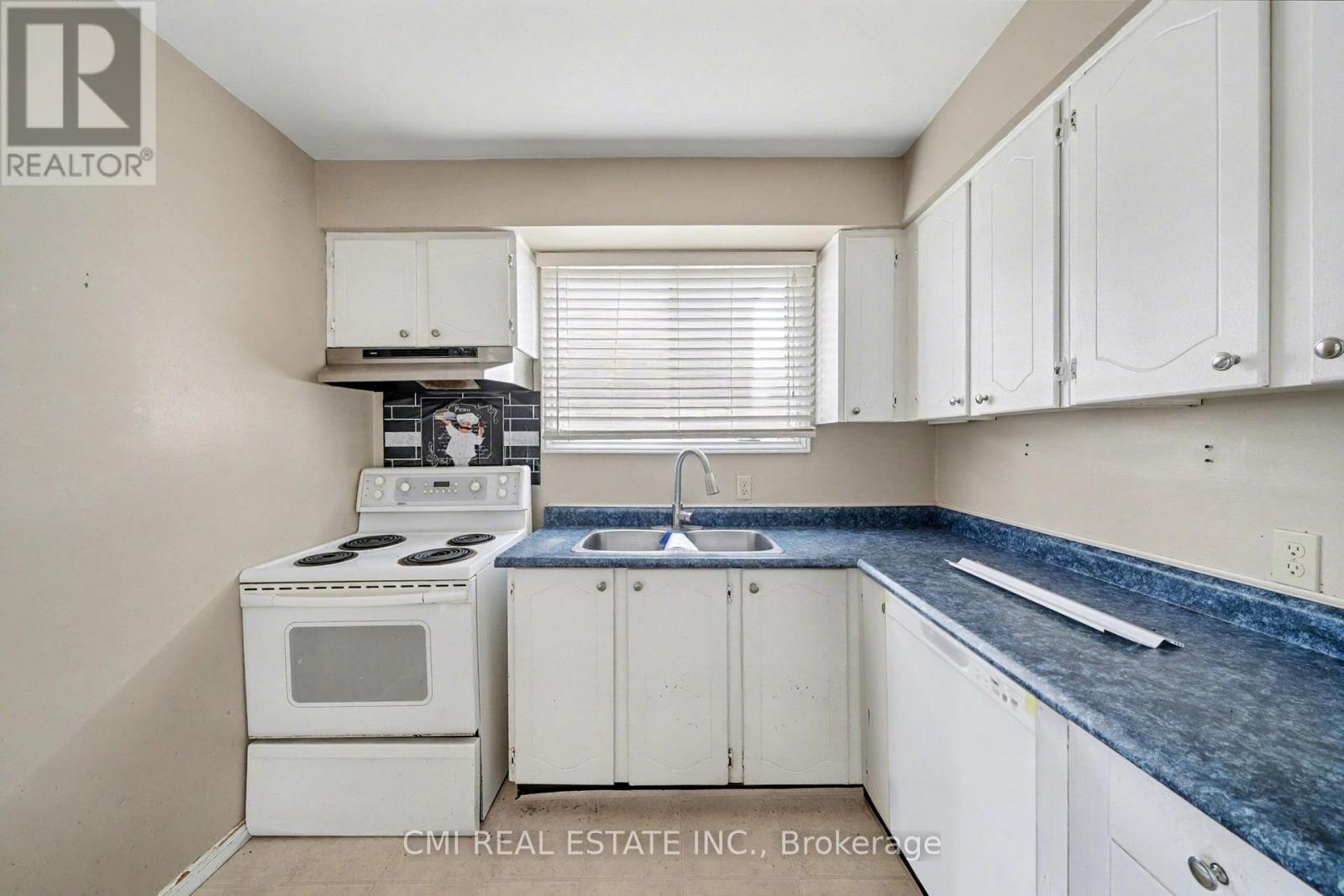 916 Woodbine Avenue, Greater Sudbury, Ontario  P3A 5A8 - Photo 15 - X12600762