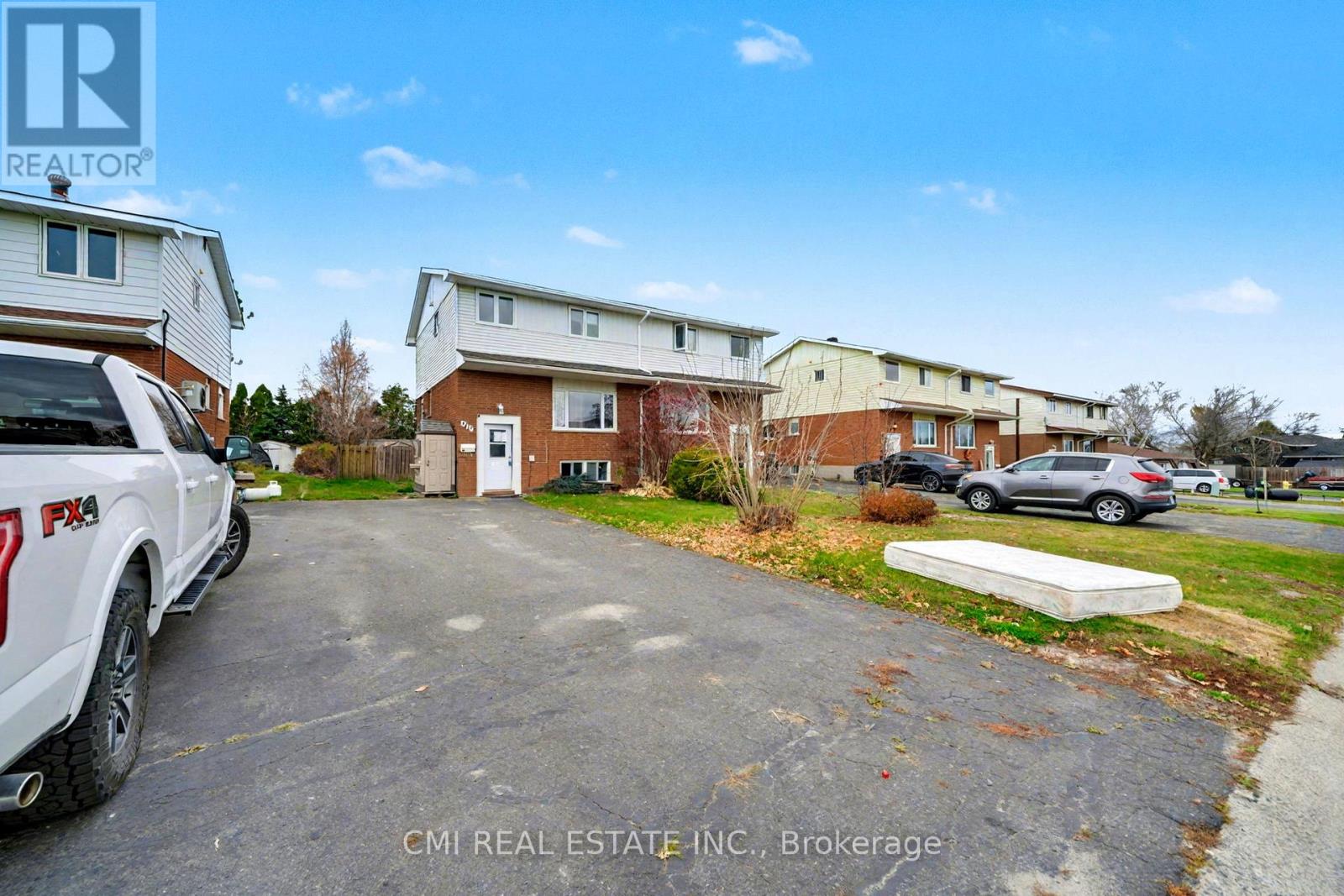 916 Woodbine Avenue, Greater Sudbury, Ontario  P3A 5A8 - Photo 3 - X12600762