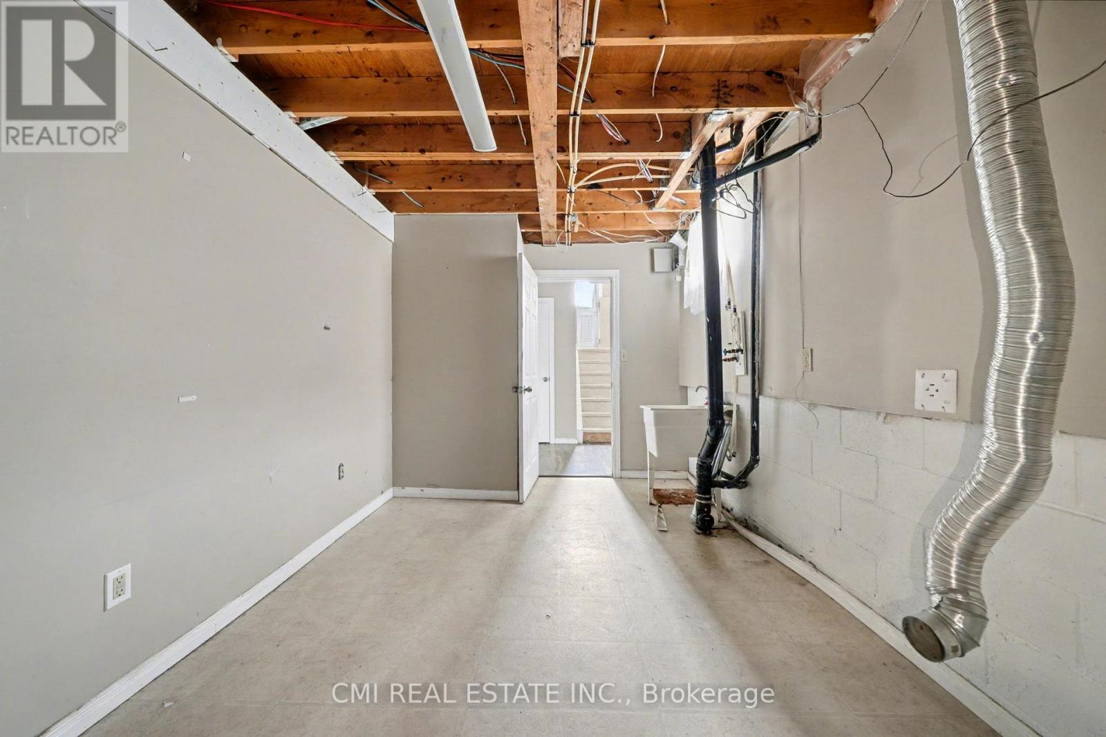 916 Woodbine Avenue, Greater Sudbury, Ontario  P3A 5A8 - Photo 33 - X12600762