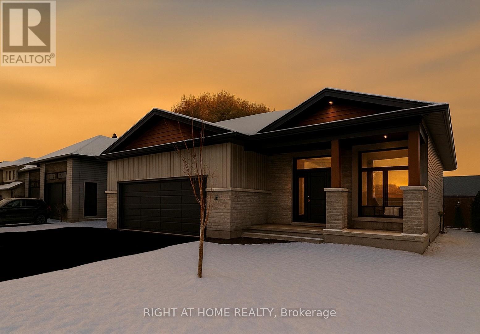 201 Versaille Street, Alfred And Plantagenet, Ontario K0A 3K0 - Photo 1 - X12260412