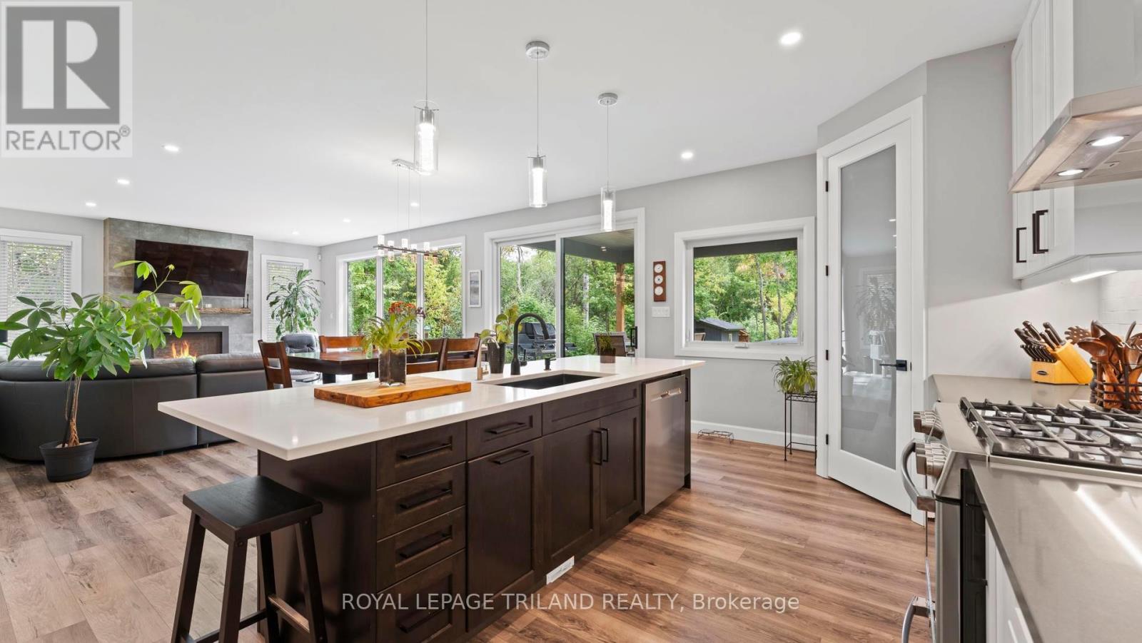 8443 Goosemarsh Line, Lambton Shores, Ontario  N0M 1T0 - Photo 11 - X12600816