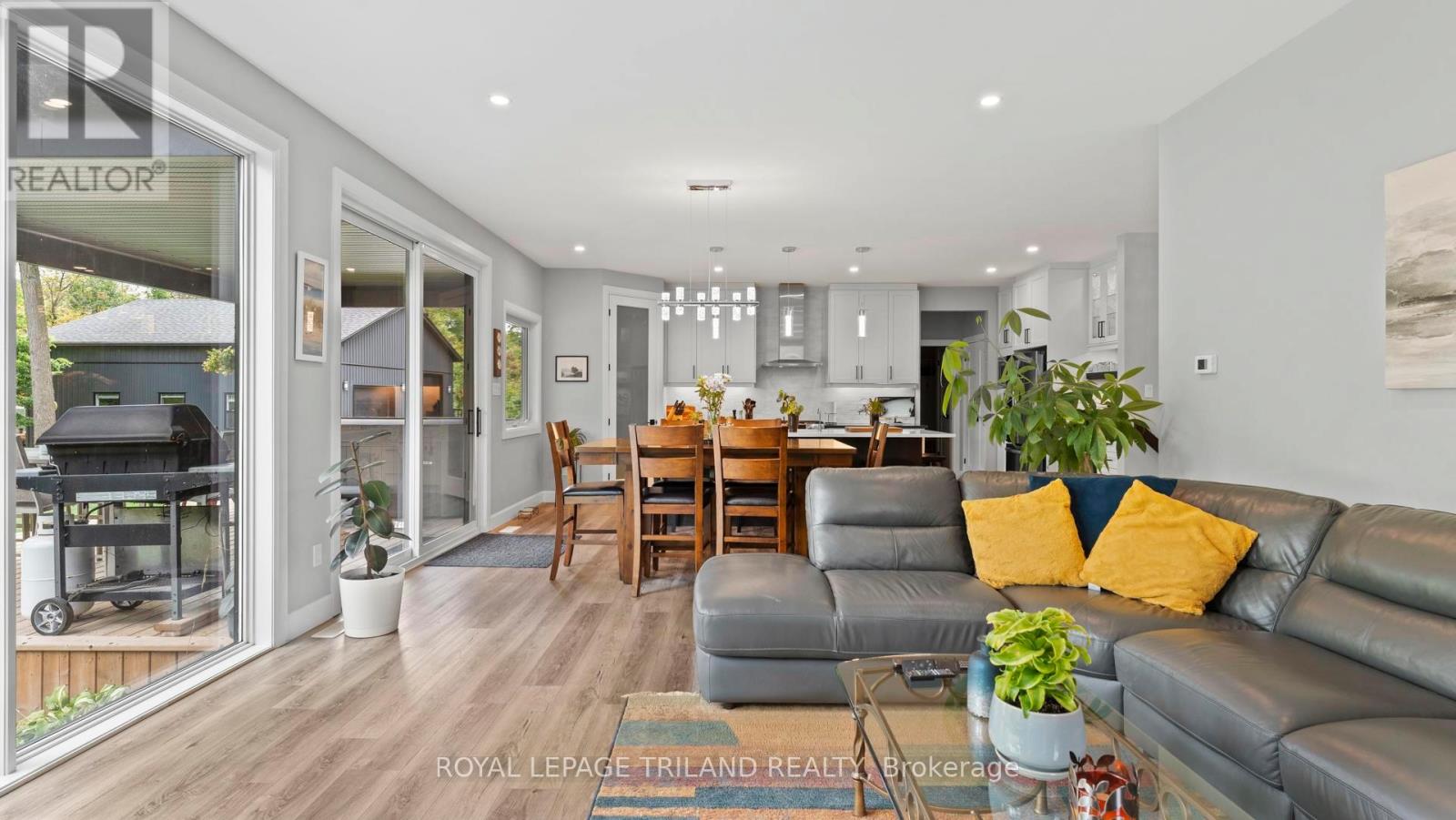 8443 Goosemarsh Line, Lambton Shores, Ontario  N0M 1T0 - Photo 19 - X12600816