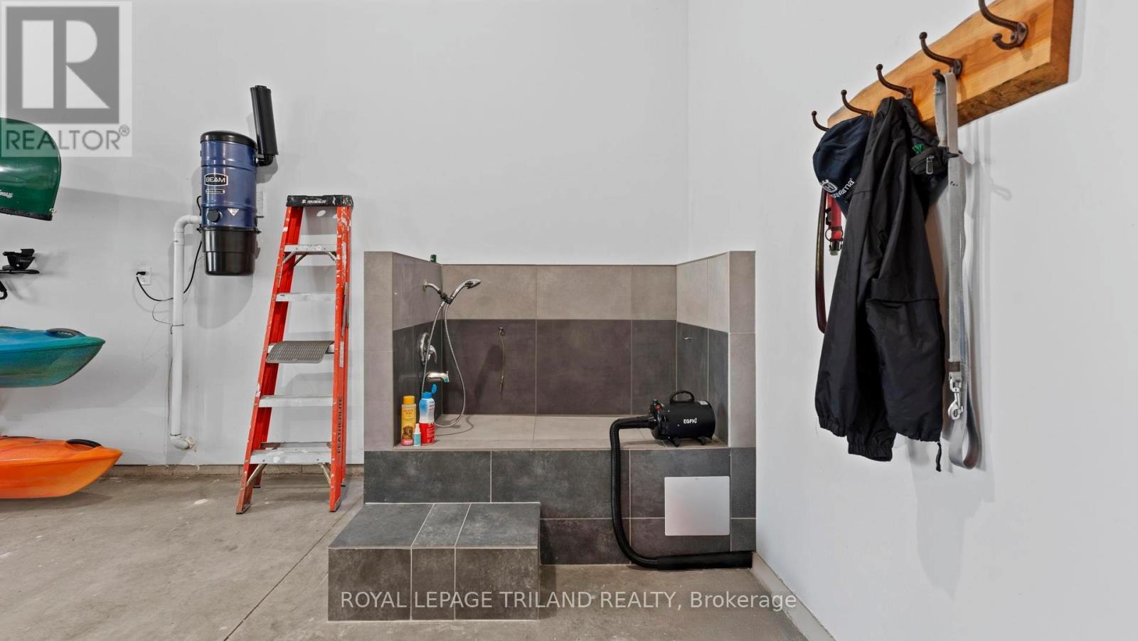 8443 Goosemarsh Line, Lambton Shores, Ontario  N0M 1T0 - Photo 34 - X12600816