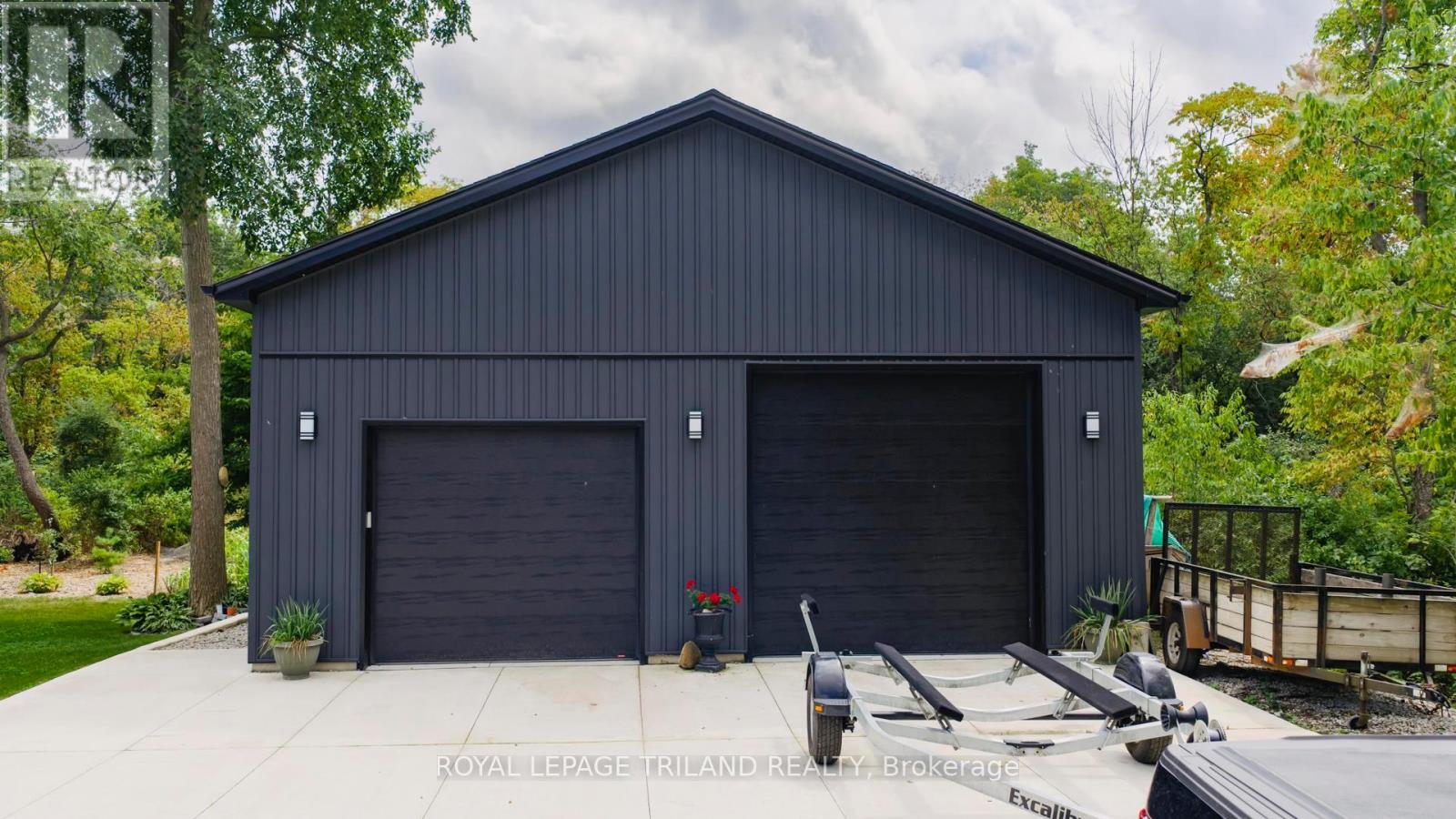 8443 Goosemarsh Line, Lambton Shores, Ontario  N0M 1T0 - Photo 43 - X12600816