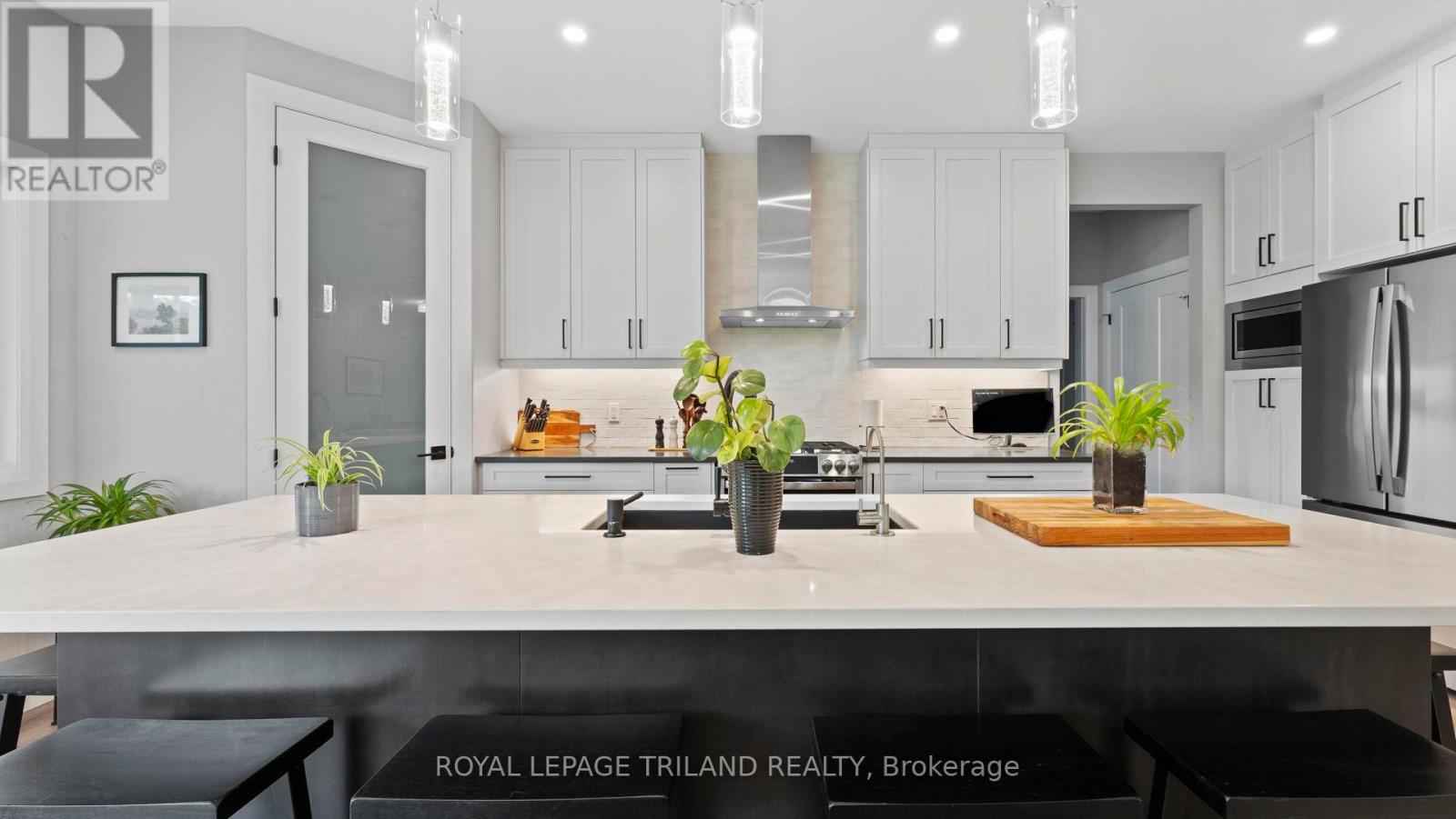 8443 Goosemarsh Line, Lambton Shores, Ontario  N0M 1T0 - Photo 7 - X12600816