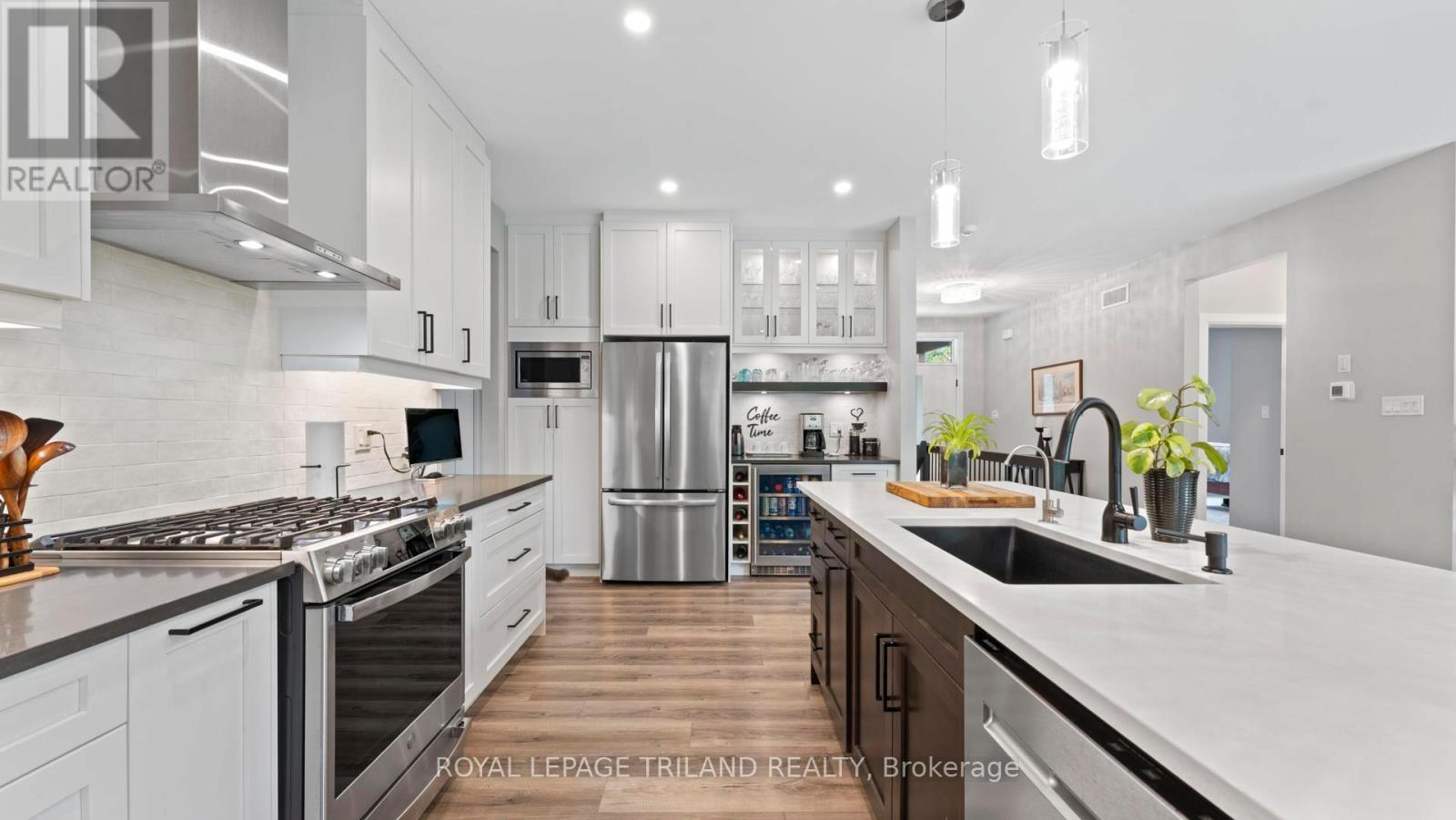 8443 Goosemarsh Line, Lambton Shores, Ontario  N0M 1T0 - Photo 9 - X12600816