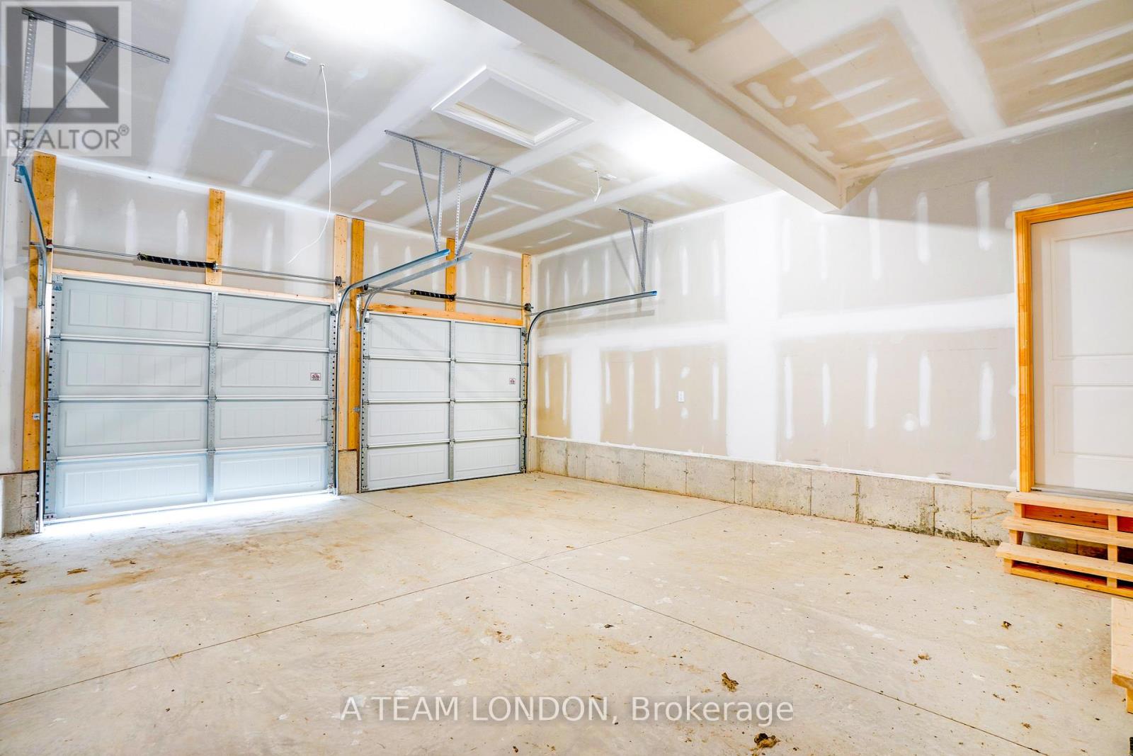 72 The Promenade, Central Elgin, Ontario N5L 1C5 - Photo 35 - X12600904