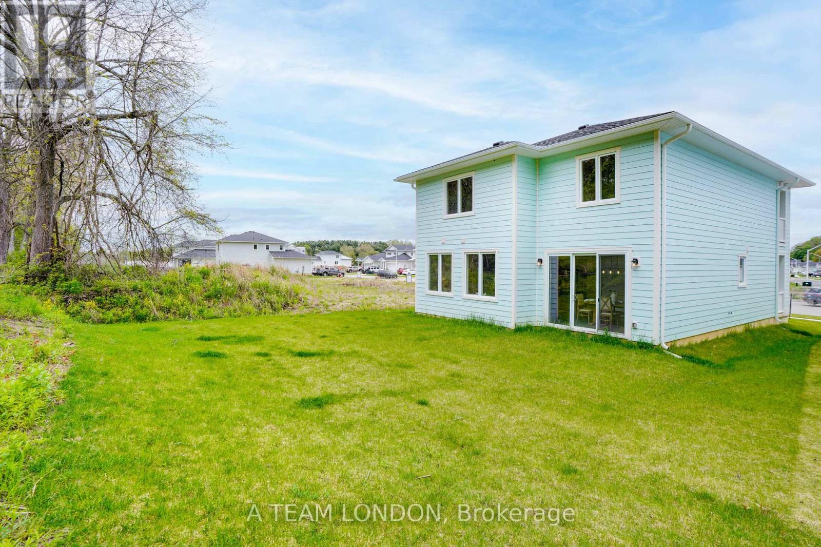 72 The Promenade, Central Elgin, Ontario N5L 1C5 - Photo 37 - X12600904