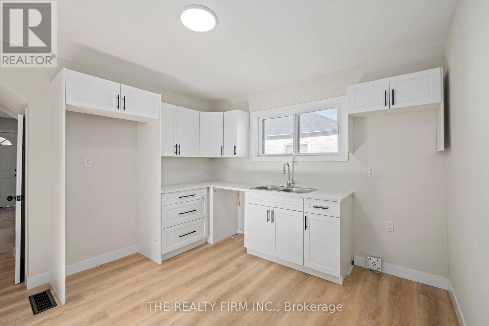 165 Sunset Drive, St. Thomas, Ontario N5R 3C1 - Photo 10 - X12601000