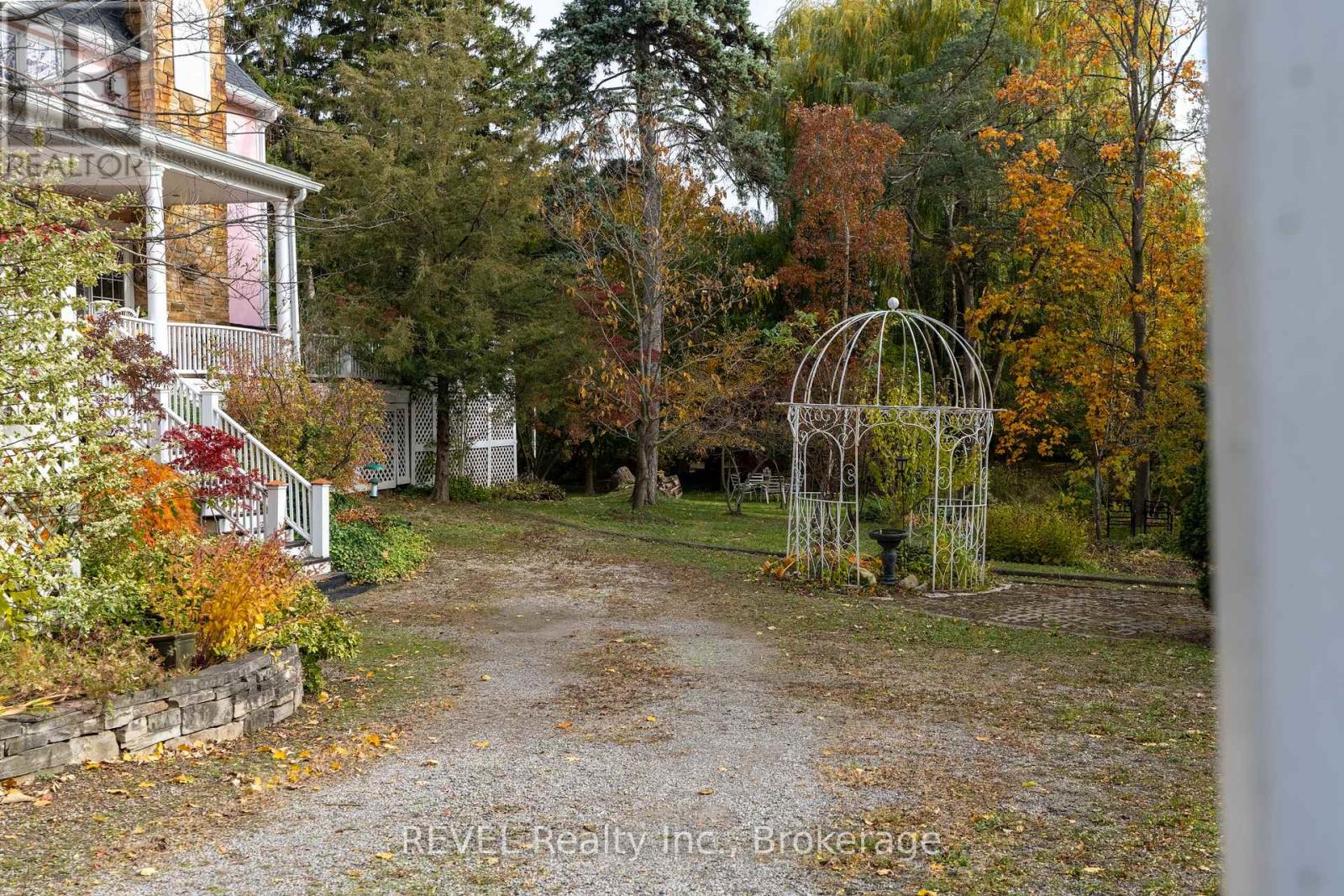 242 Simcoe Street, Niagara-On-The-Lake, Ontario L0S 1J0 - Photo 39 - X12565068