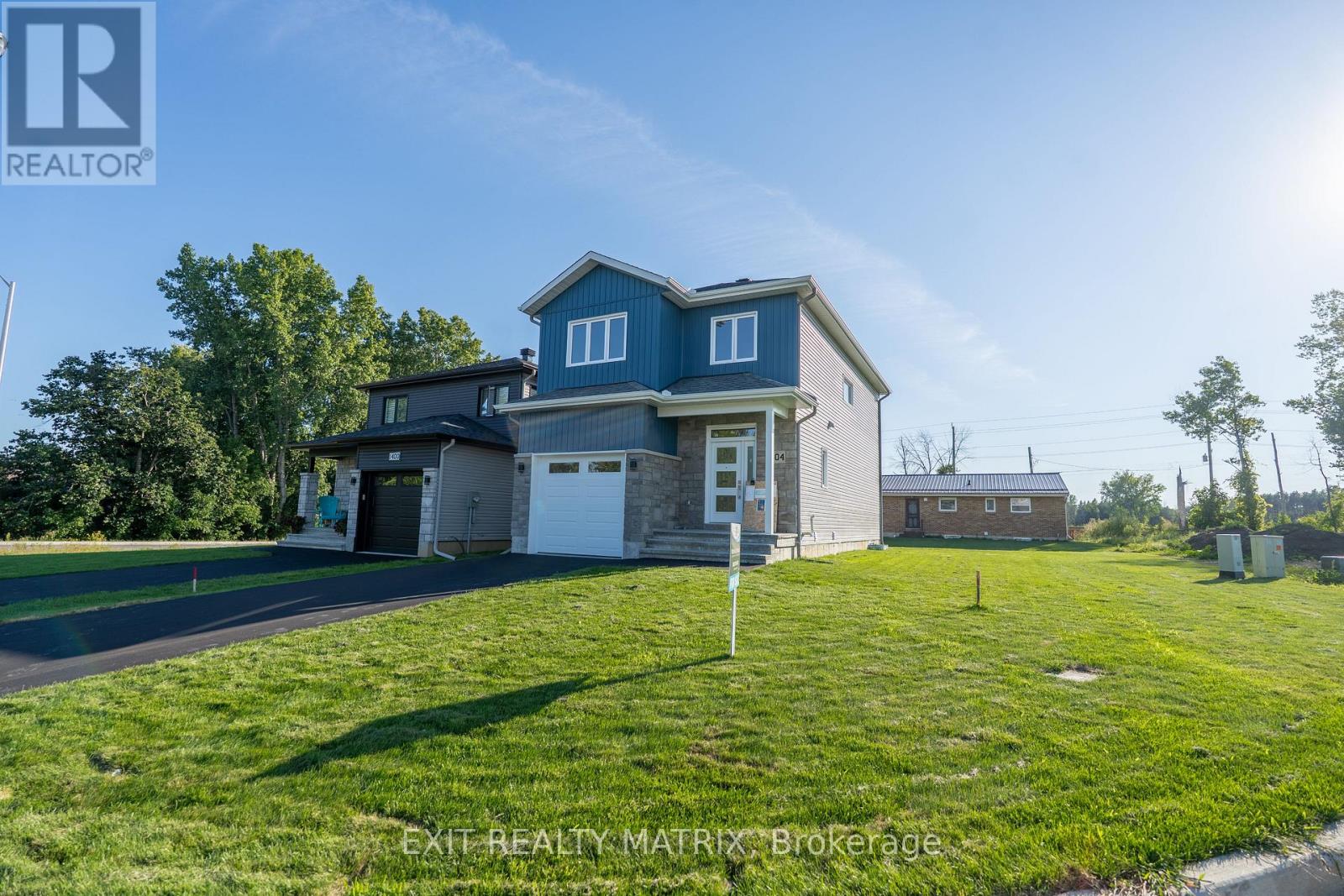 1404 Caroline Court, Cornwall, Ontario K6J 0C5 - Photo 2 - X12601004