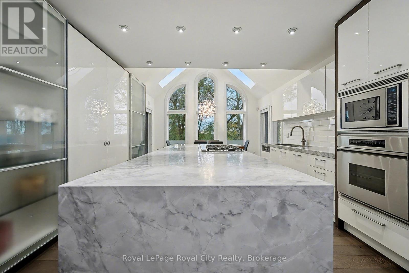 20 Fox Run Drive, Puslinch, Ontario N0B 2J0 - Photo 10 - X12464474