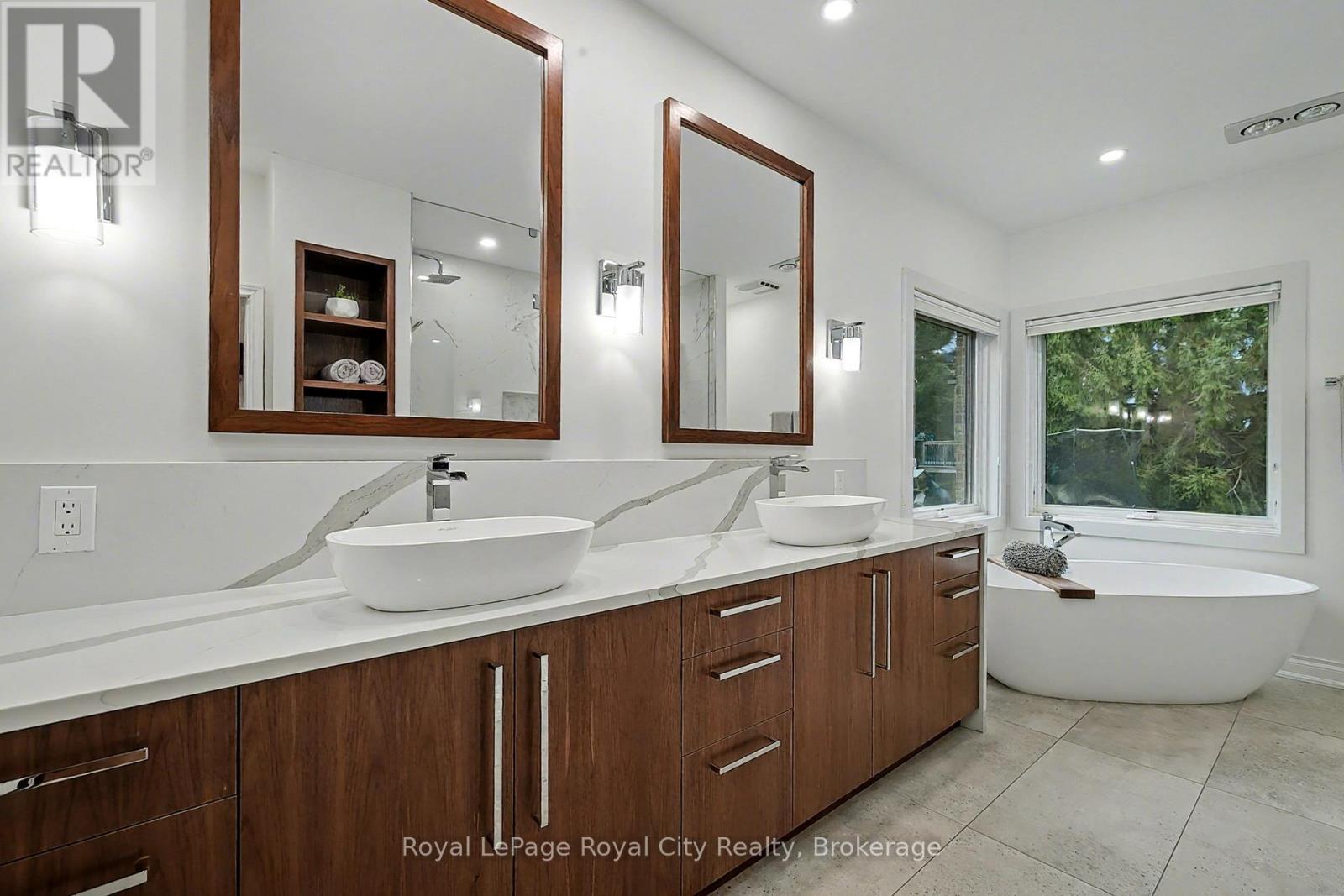 20 Fox Run Drive, Puslinch, Ontario N0B 2J0 - Photo 16 - X12464474