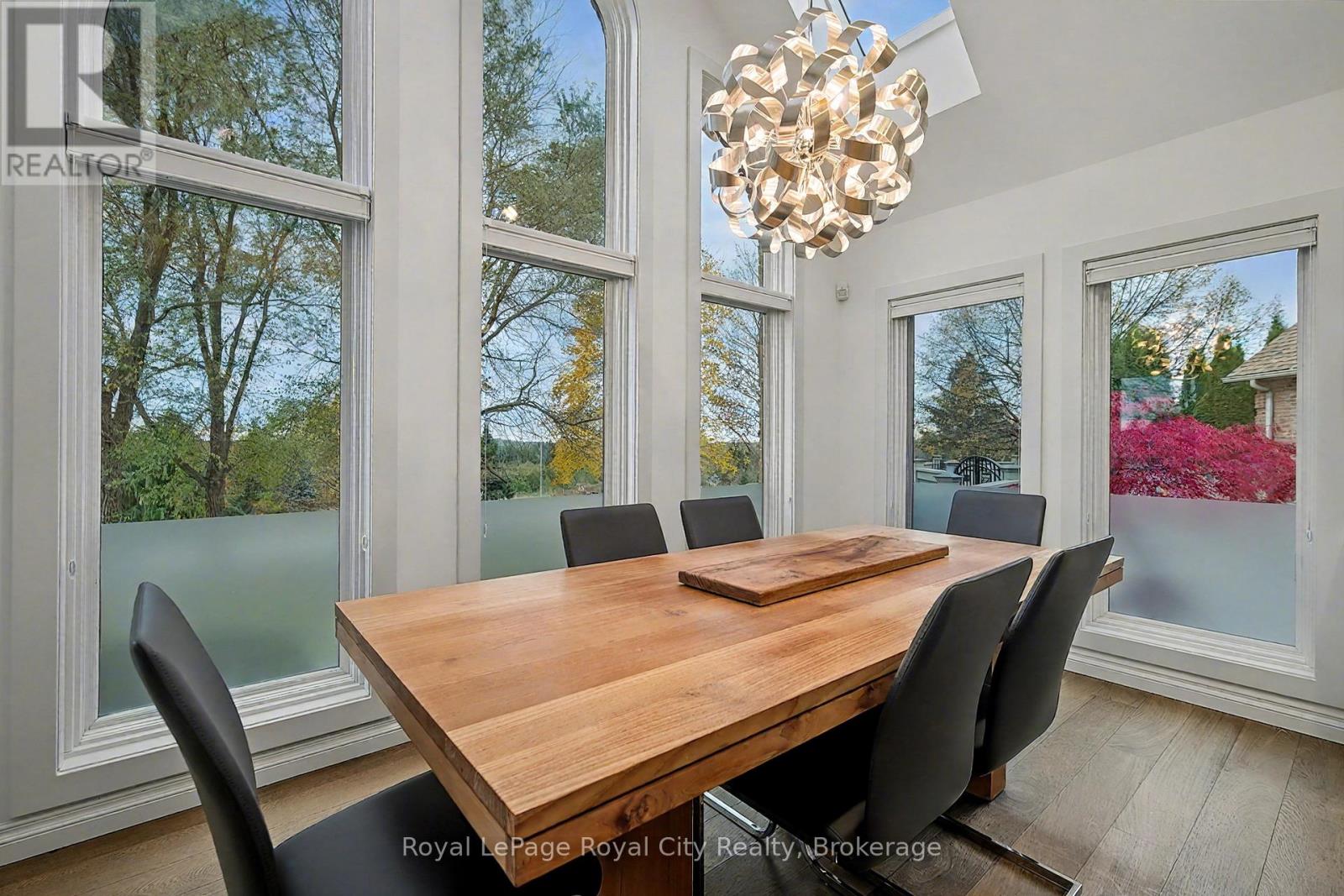 20 Fox Run Drive, Puslinch, Ontario N0B 2J0 - Photo 12 - X12464474