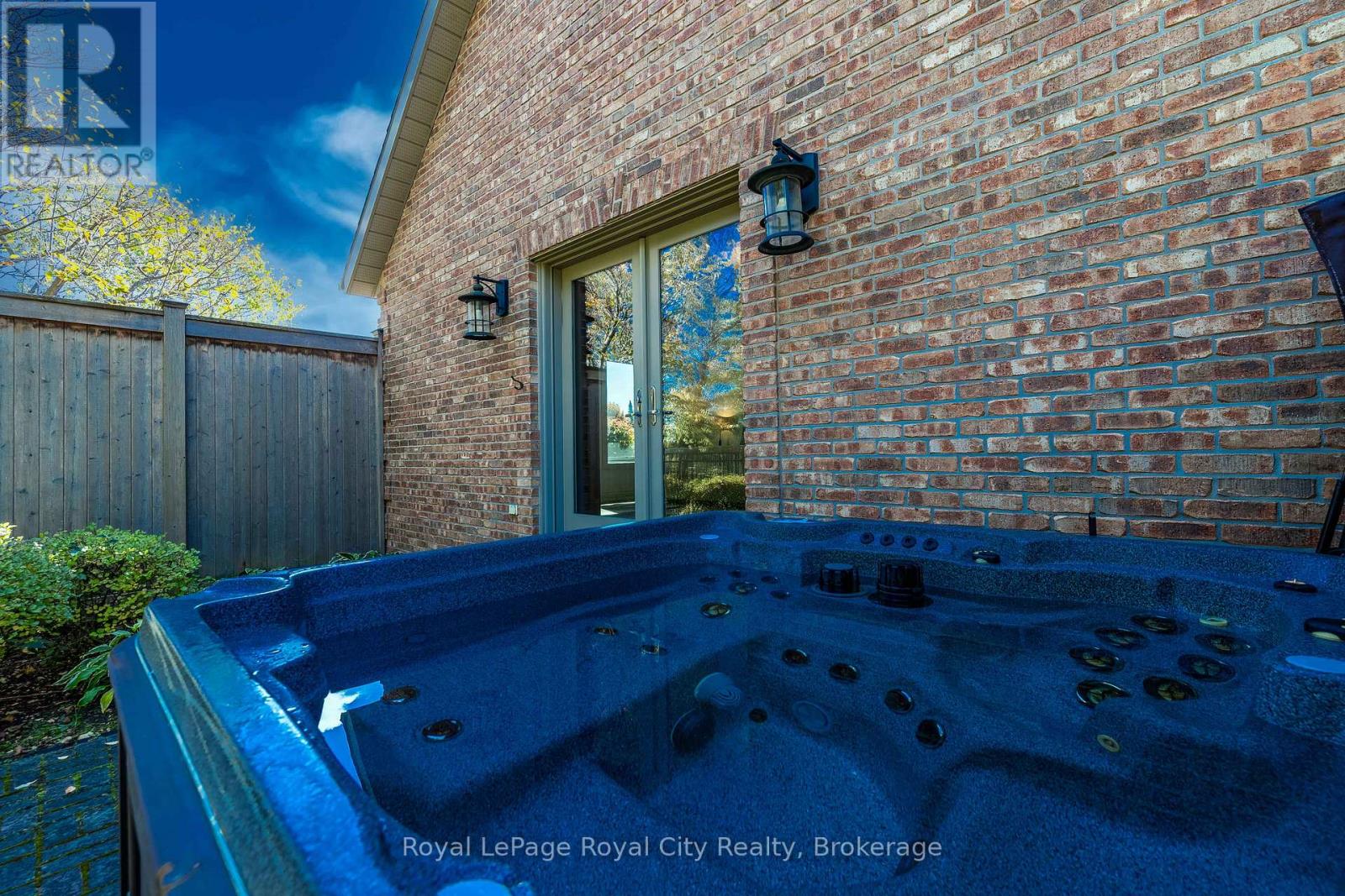 20 Fox Run Drive, Puslinch, Ontario N0B 2J0 - Photo 39 - X12464474