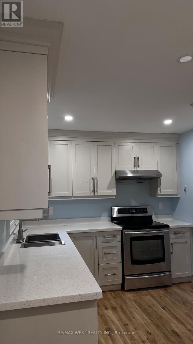 72 Daphne Crescent, Barrie, Ontario  L4M 2Y9 - Photo 2 - S12586908