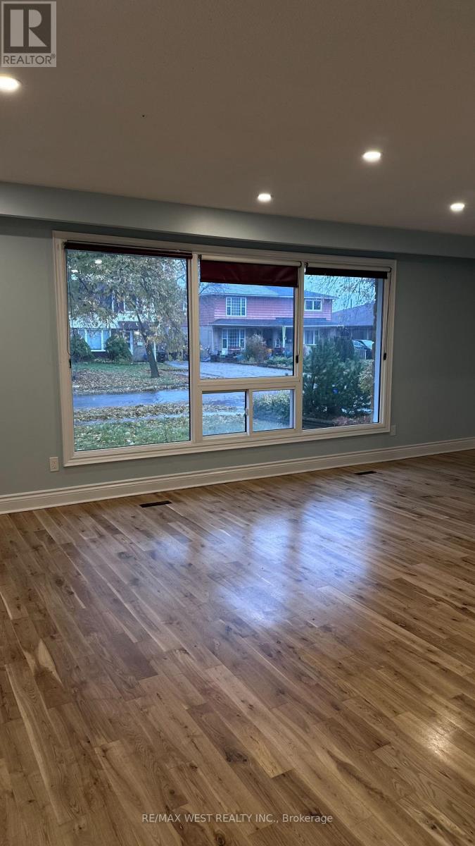 72 Daphne Crescent, Barrie, Ontario  L4M 2Y9 - Photo 3 - S12586908