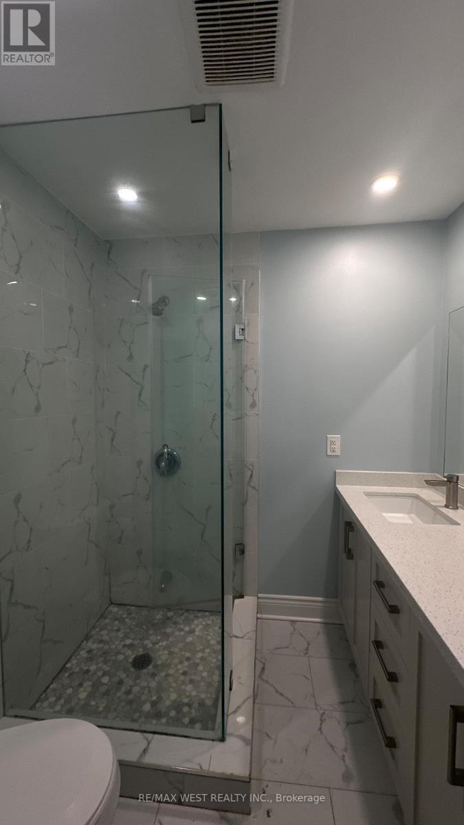 72 Daphne Crescent, Barrie, Ontario  L4M 2Y9 - Photo 4 - S12586908