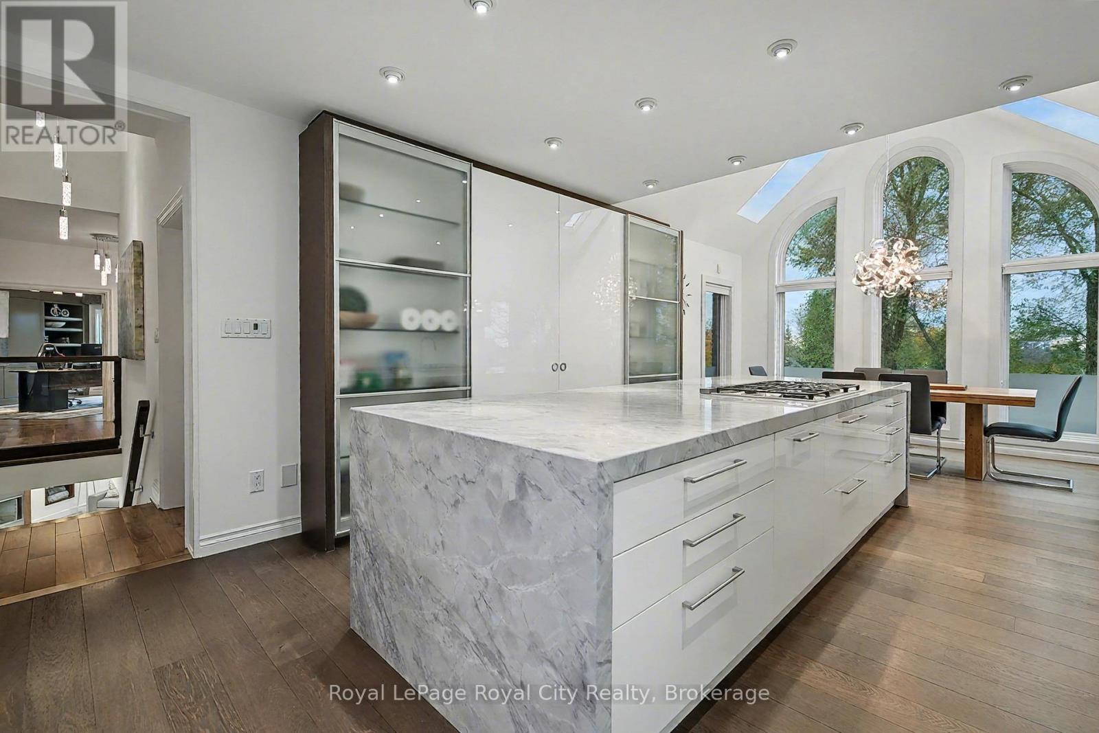 20 Fox Run Drive, Puslinch, Ontario N0B 2J0 - Photo 9 - X12464474