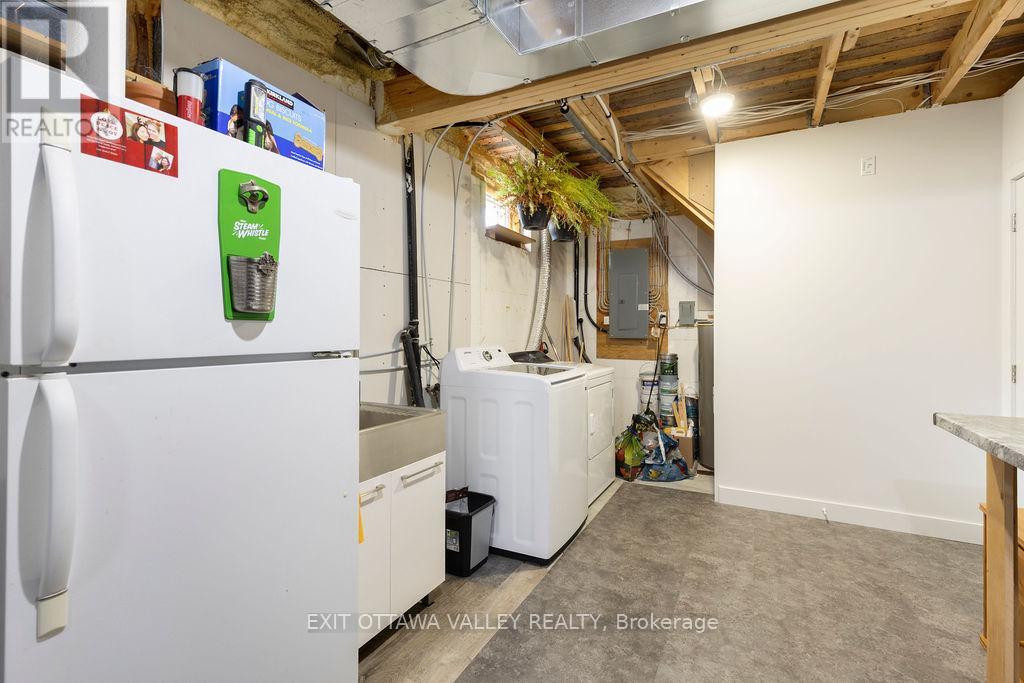 39090 Combermere Road, Madawaska Valley, Ontario  K0J 1L0 - Photo 36 - X12601008