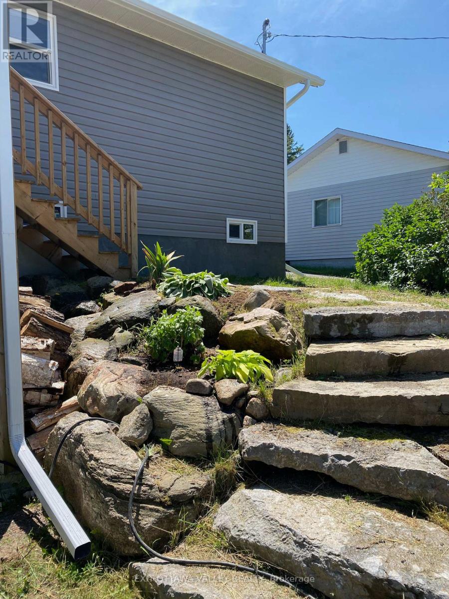 39090 Combermere Road, Madawaska Valley, Ontario  K0J 1L0 - Photo 43 - X12601008