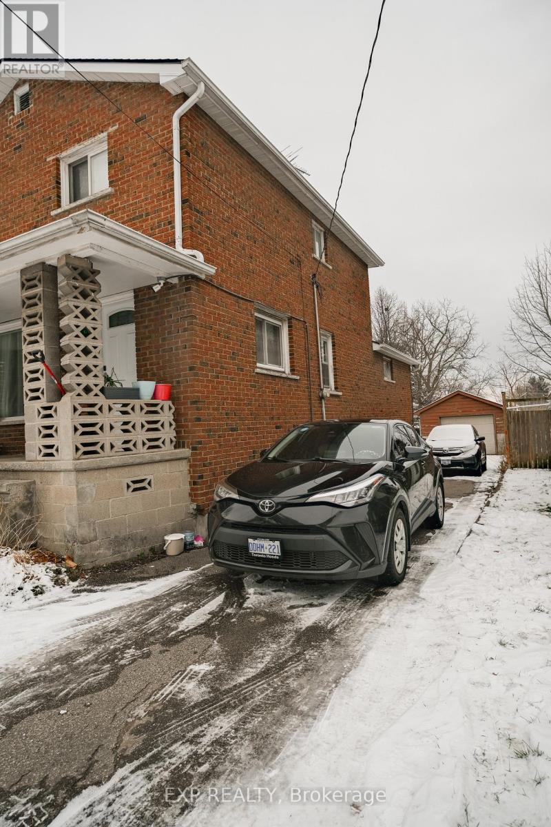 Upper - 6156 Barker Street, Niagara Falls (Dorchester), Ontario  L2G 1Y4 - Photo 10 - X12600852