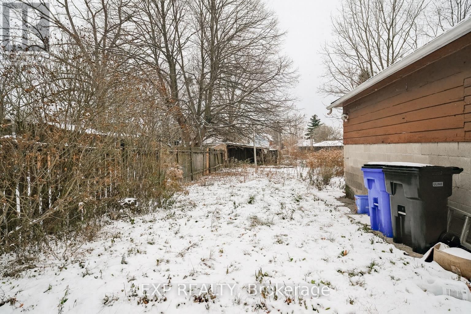 Upper - 6156 Barker Street, Niagara Falls (Dorchester), Ontario  L2G 1Y4 - Photo 12 - X12600852