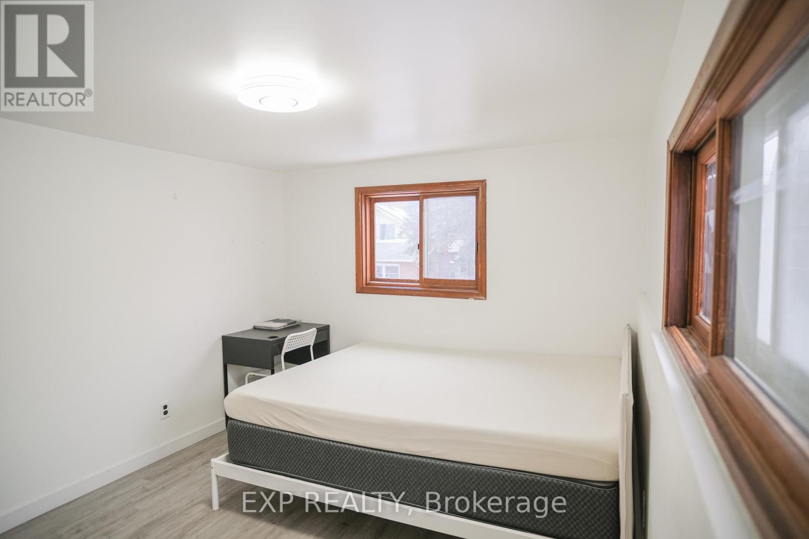 Upper - 6156 Barker Street, Niagara Falls (Dorchester), Ontario  L2G 1Y4 - Photo 3 - X12600852