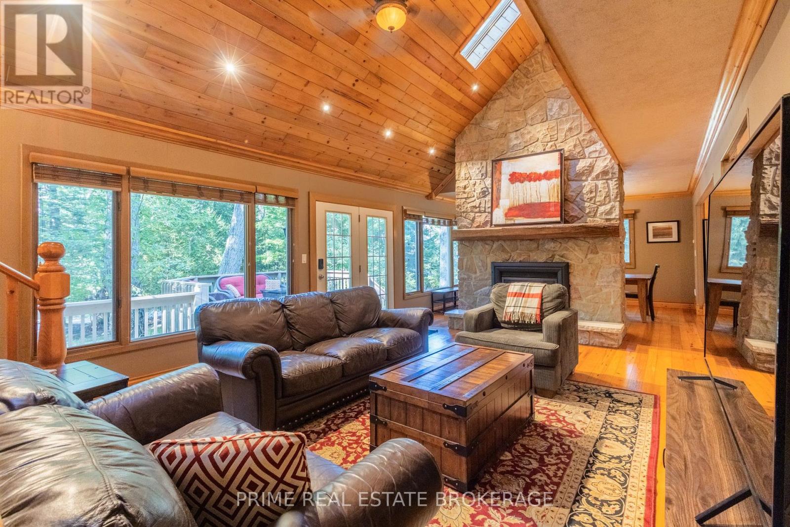 10257 Woodpark Court, Lambton Shores, Ontario  N0M 1T0 - Photo 18 - X12512936