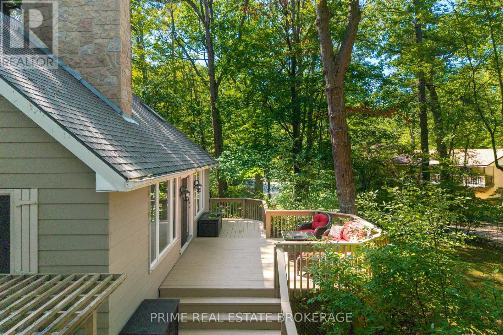 10257 Woodpark Court, Lambton Shores, Ontario  N0M 1T0 - Photo 39 - X12512936