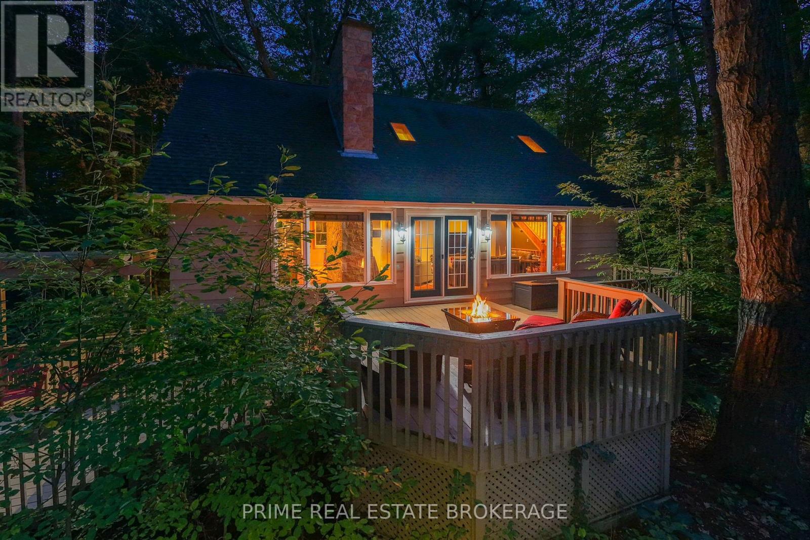 10257 Woodpark Court, Lambton Shores, Ontario  N0M 1T0 - Photo 5 - X12512936