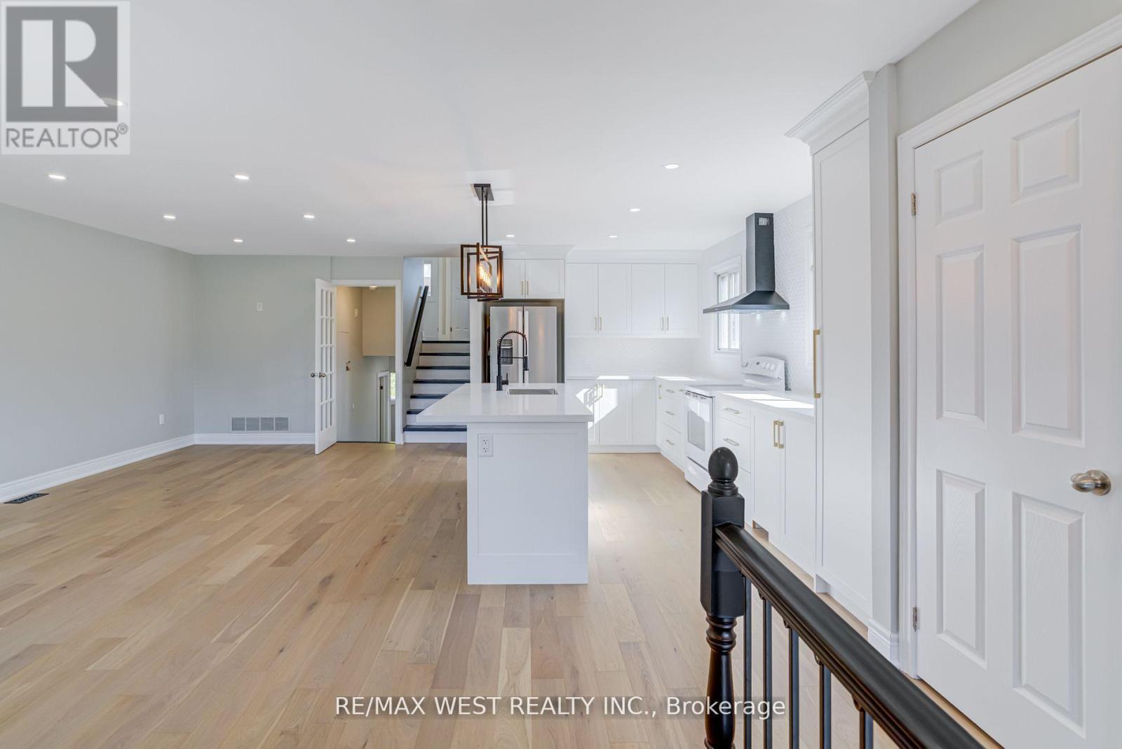 101 Tall Grass Trail, Vaughan, Ontario  L4L 3J3 - Photo 3 - N12600866