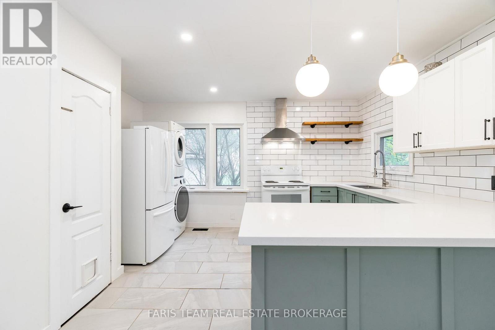 3 John Drive, Innisfil, Ontario  L0L 1L0 - Photo 6 - N12600938