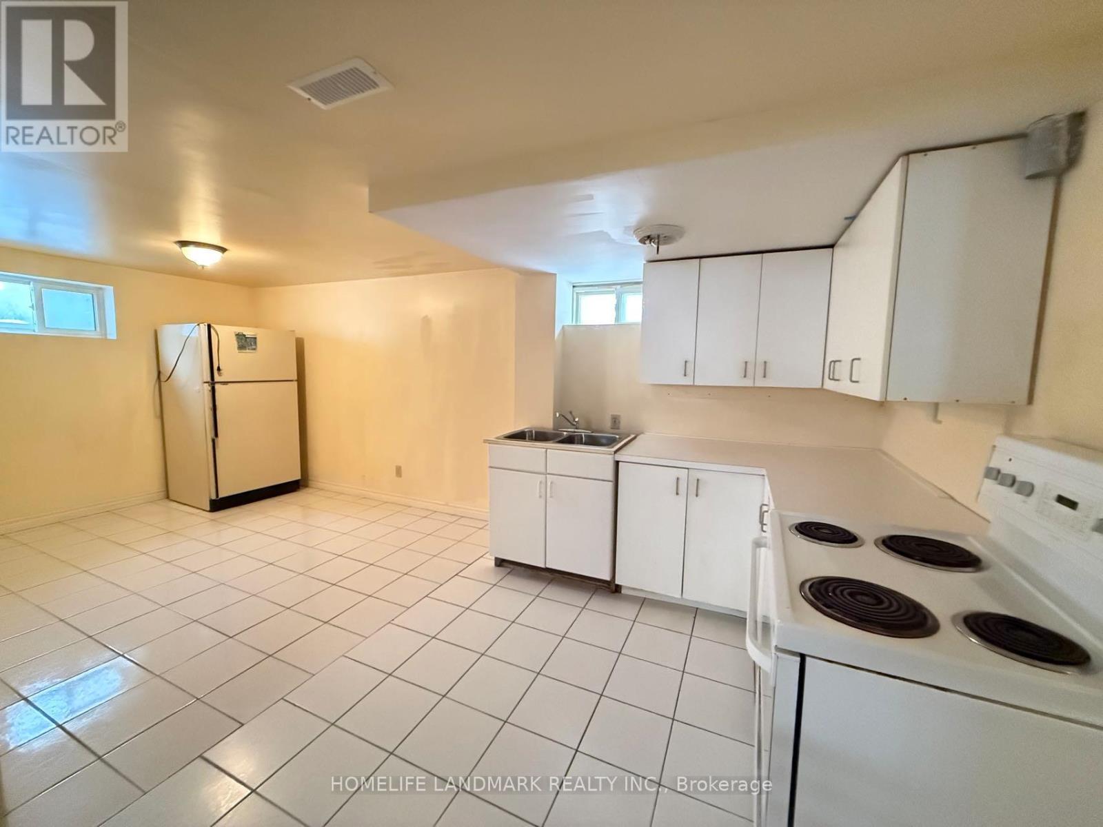 157 Sussex Avenue, Richmond Hill, Ontario  L4C 2E9 - Photo 12 - N12600942