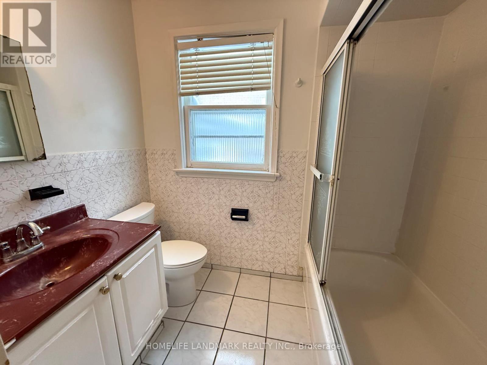 157 Sussex Avenue, Richmond Hill, Ontario  L4C 2E9 - Photo 8 - N12600942