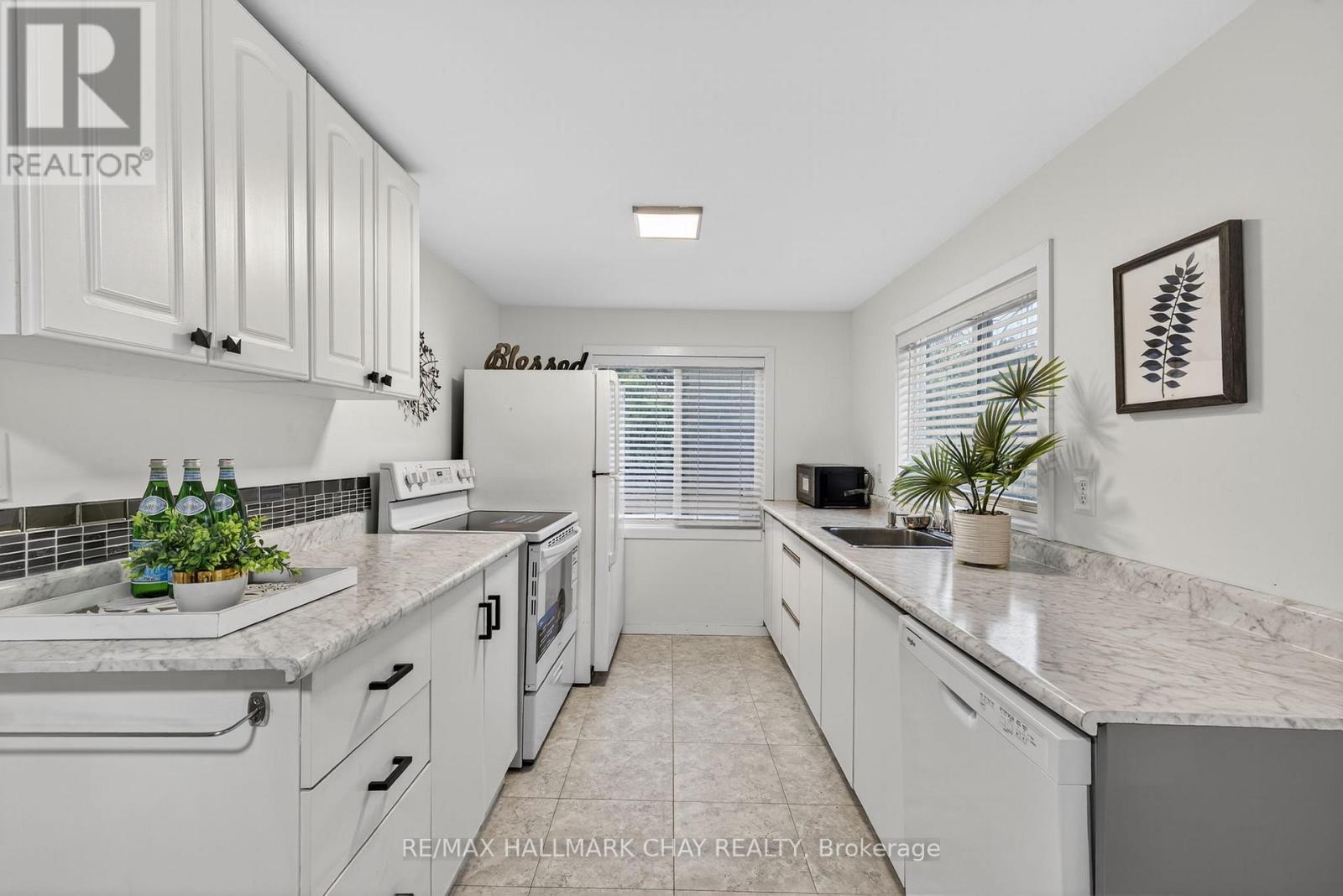 77 Blue Heron Drive, Georgina, Ontario  L0E 1N0 - Photo 4 - N12600946